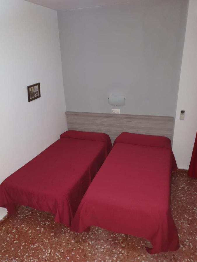Pension Los Angeles La Puebla de Cazalla Bagian luar foto
