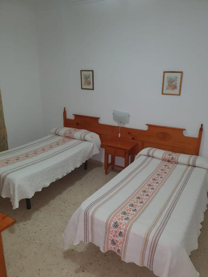 Pension Los Angeles La Puebla de Cazalla Bagian luar foto