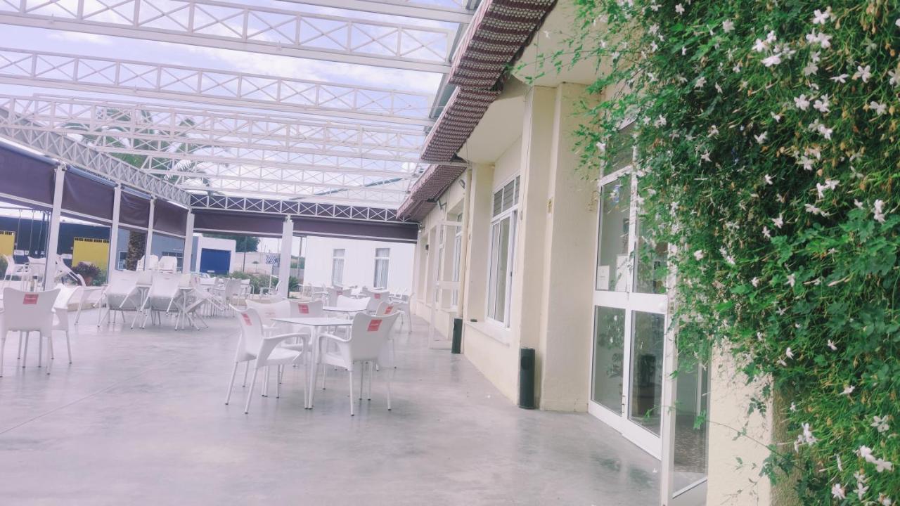 Pension Los Angeles La Puebla de Cazalla Bagian luar foto